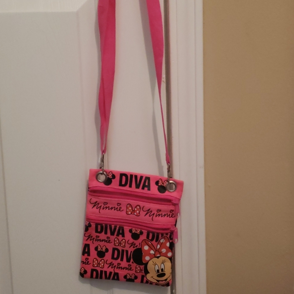 Small and long strap Minnie Mouse purse